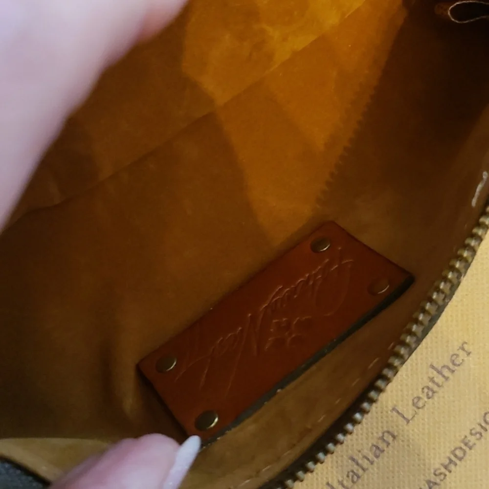 𝅺patricia Nash leather make-up bag or pen case